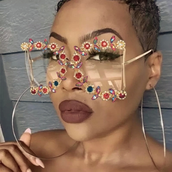 Clear Round Pearl Oversized Diamond Sunglasses for Women 2022.
